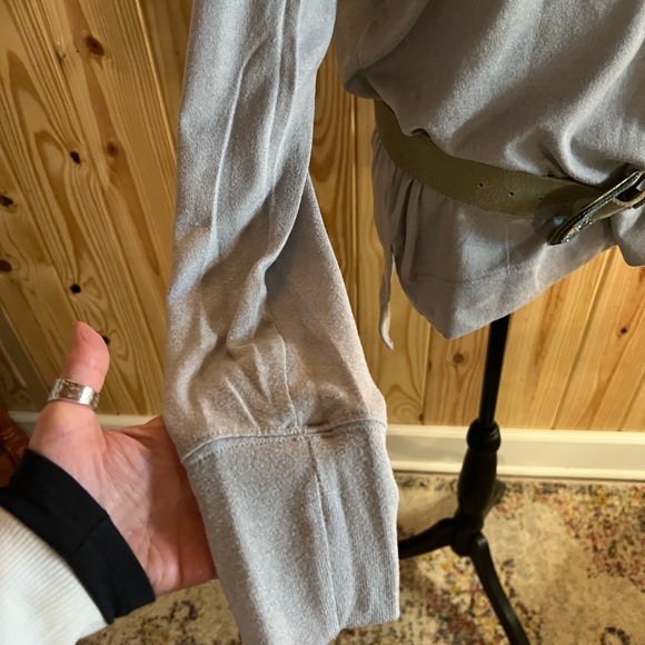 🩶🌸Gray Pullover With Cowl Neck🌸🩶 - Picture 3 of 10